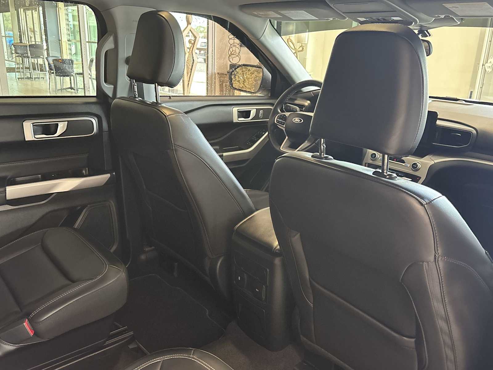 2023 Ford Explorer XLT photo 26