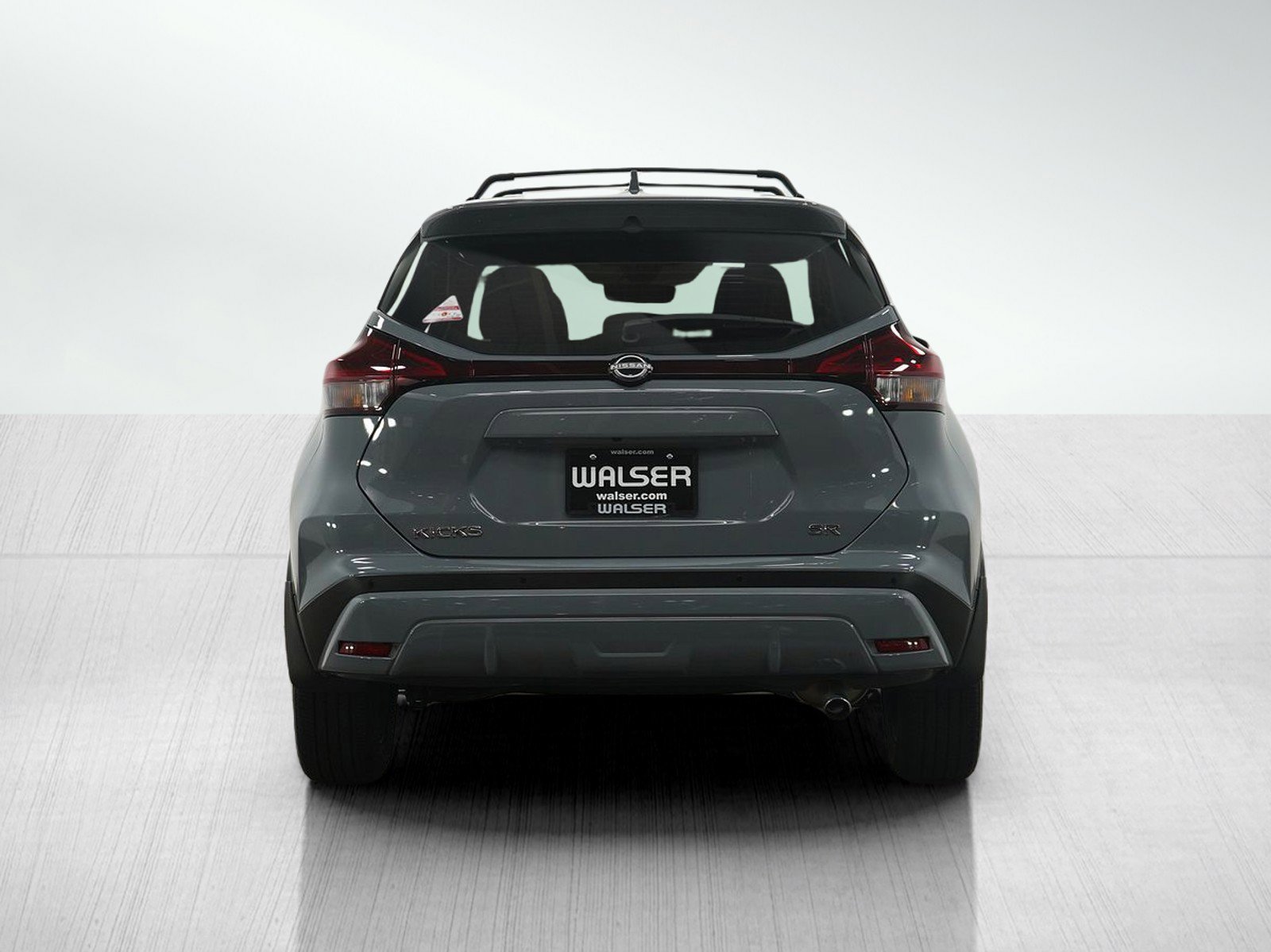 2022 Nissan Kicks SR photo 3
