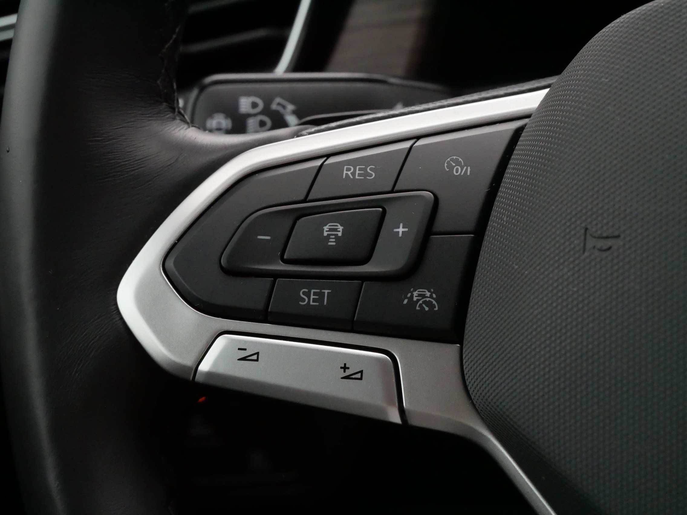 2024 Volkswagen Atlas SEL Premium R-Line photo 24