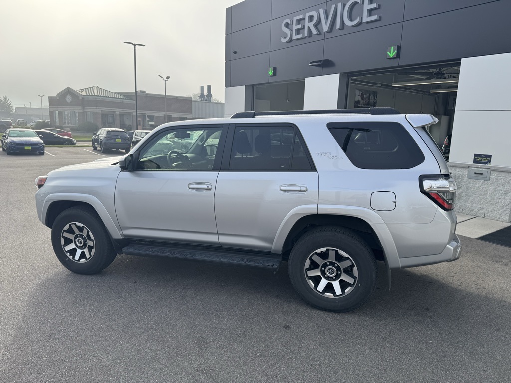 2024 Toyota 4Runner TRD Off-Road photo 3