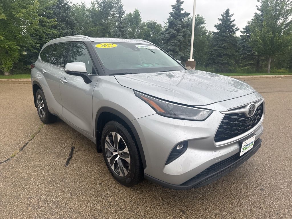 2022 Toyota Highlander XLE photo 7