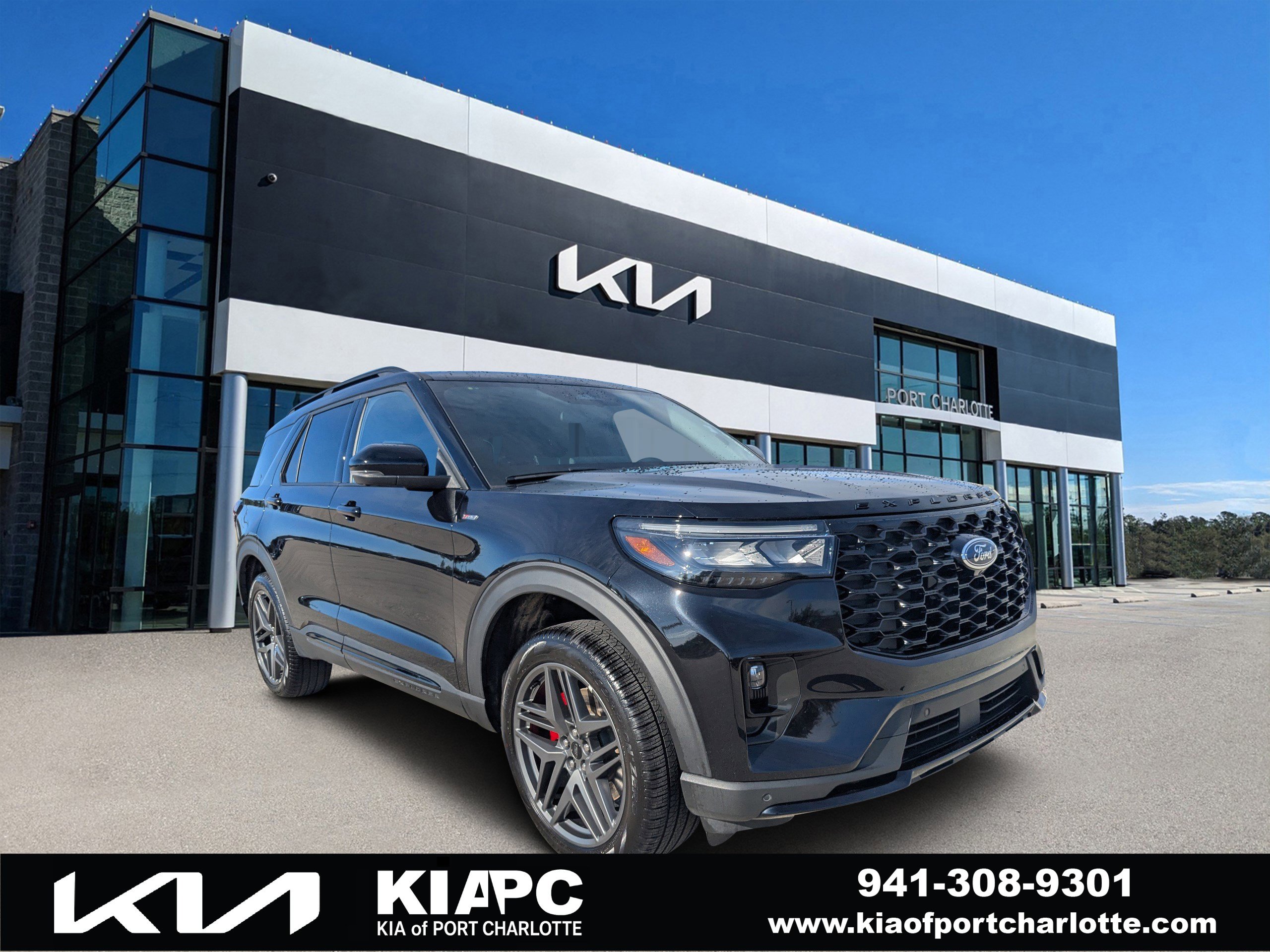 2025 Ford Explorer ST-LINE's photo