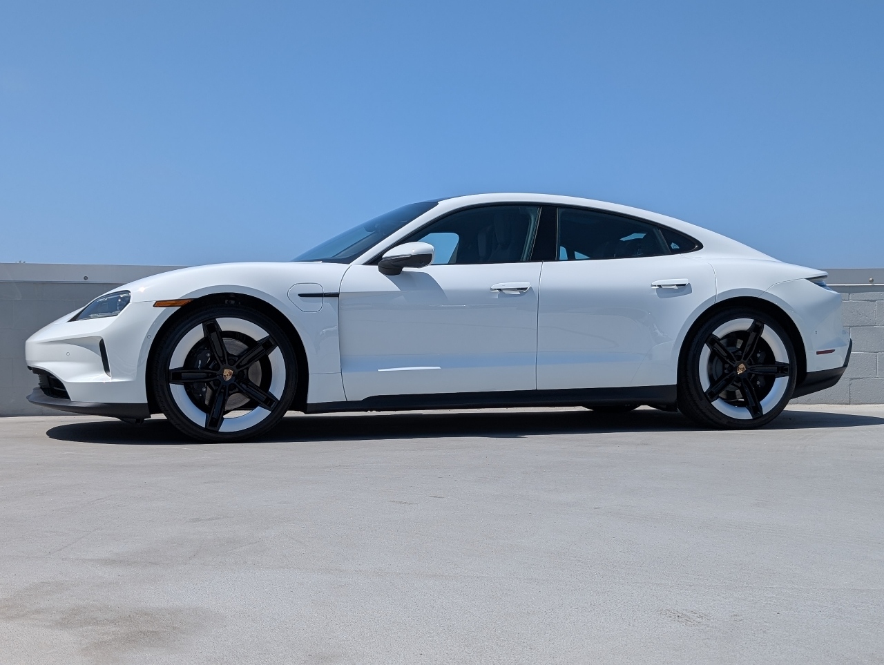 2025 Porsche Taycan 4 photo 2