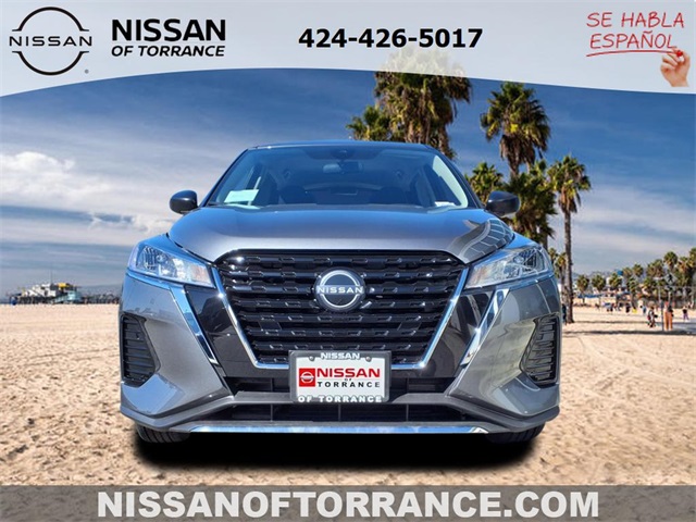 2025 Nissan Kicks Play S photo 2