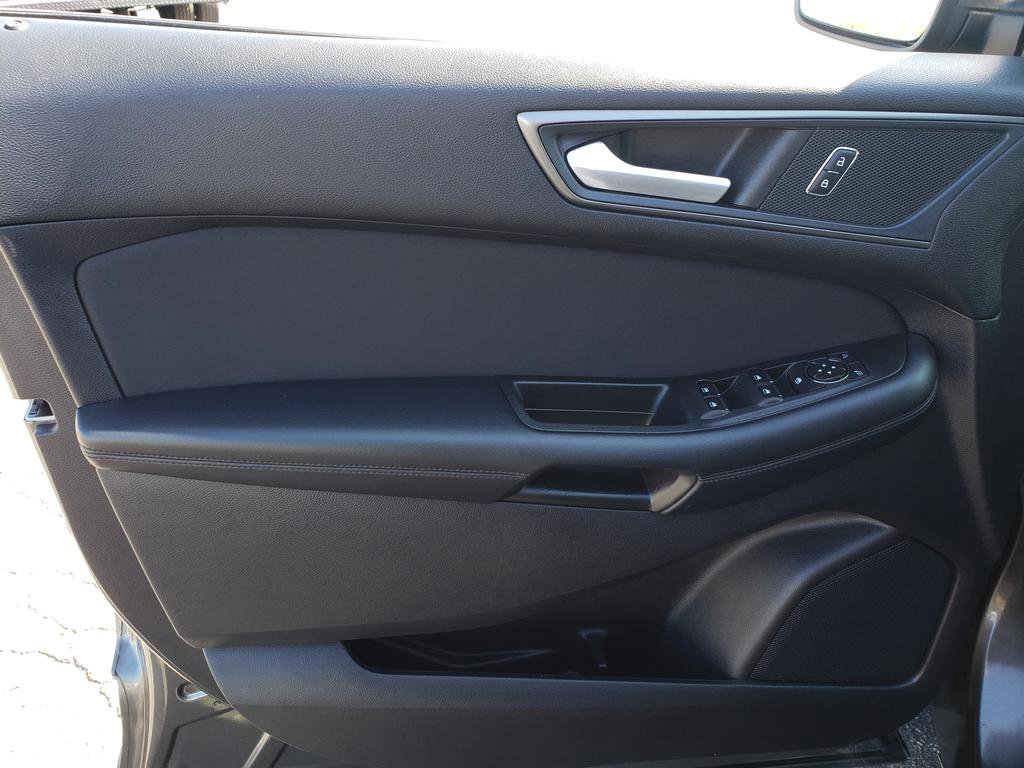 2019 Ford Edge SE photo 11