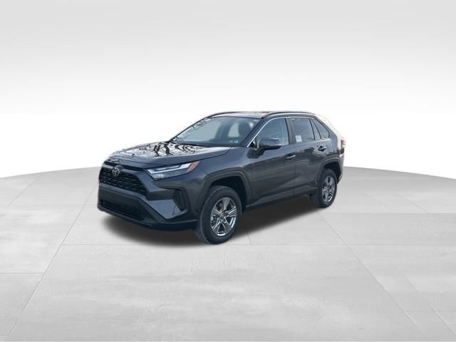 2025 Toyota RAV4 XLE's photo