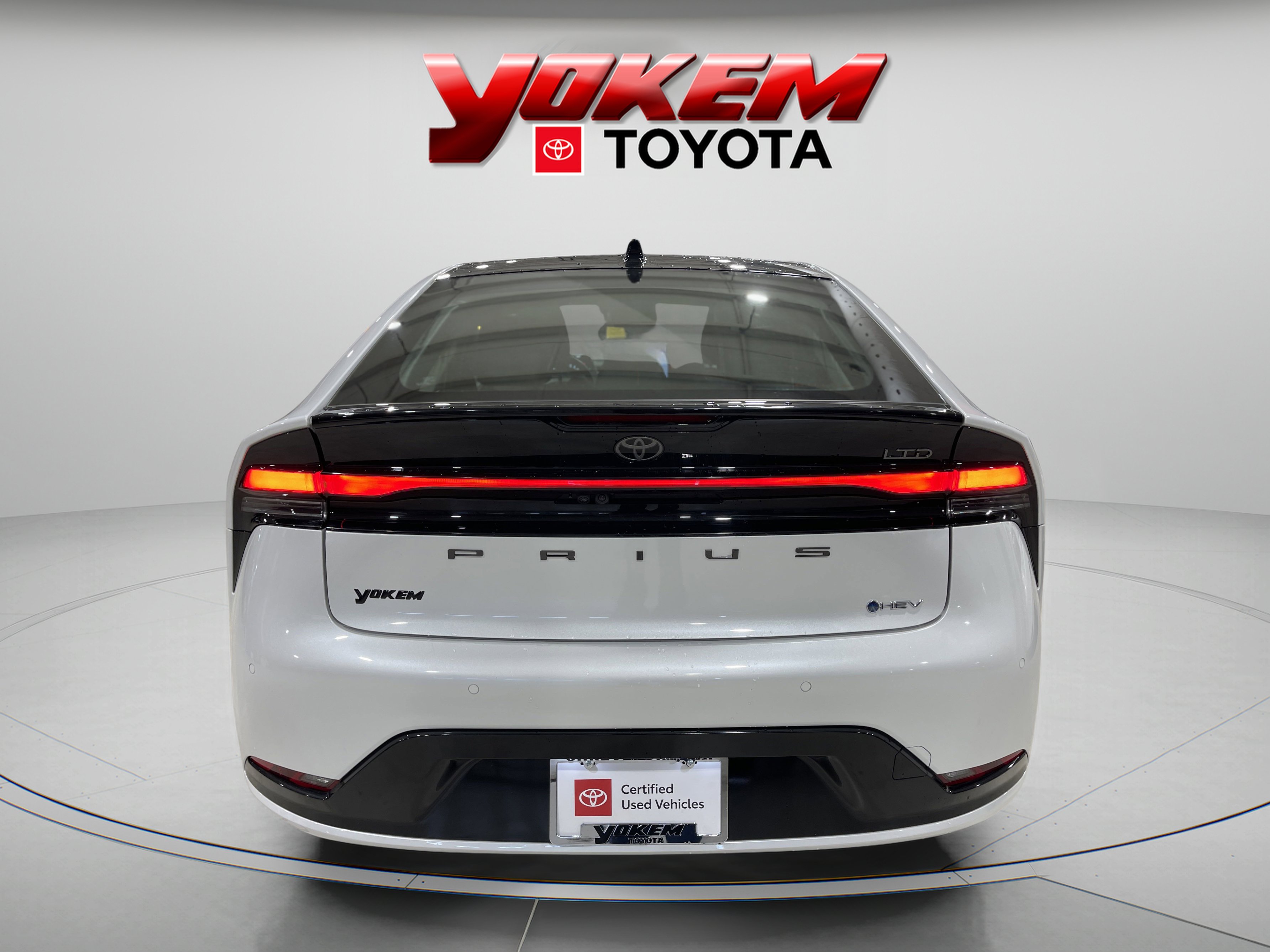 2024 Toyota Prius Limited photo 4