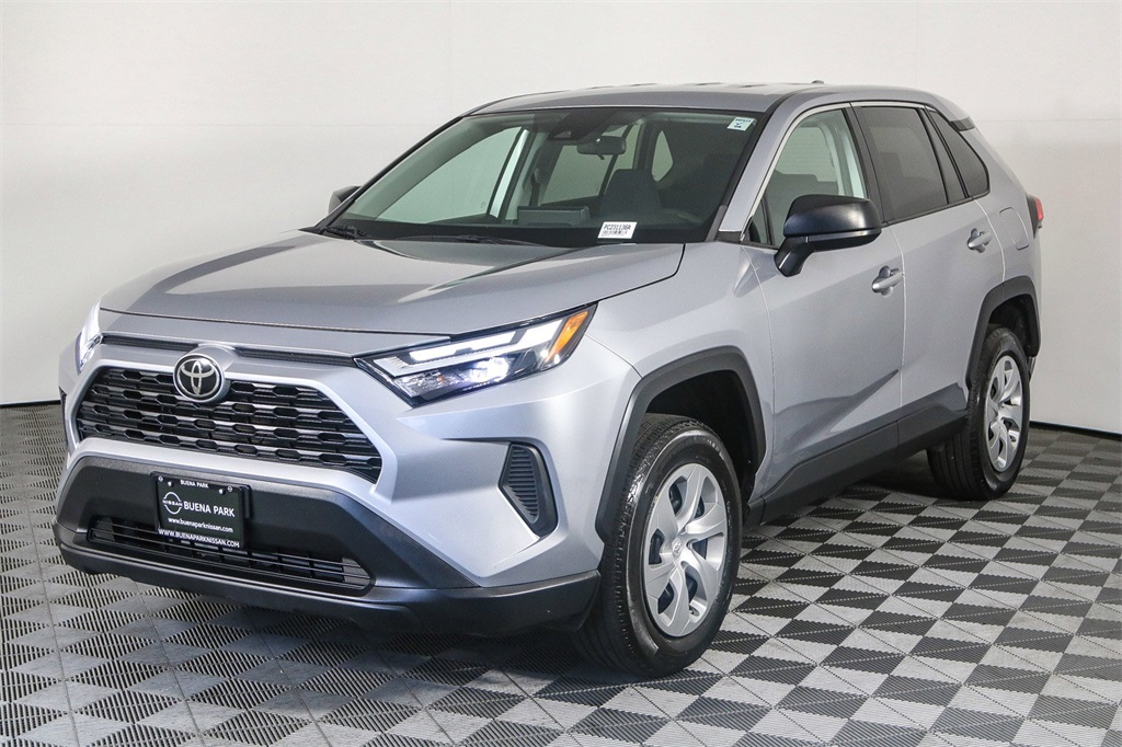2023 Toyota RAV4 LE photo 2