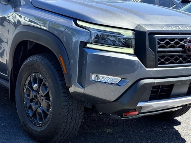 2023 Nissan Frontier PRO-4X photo 2