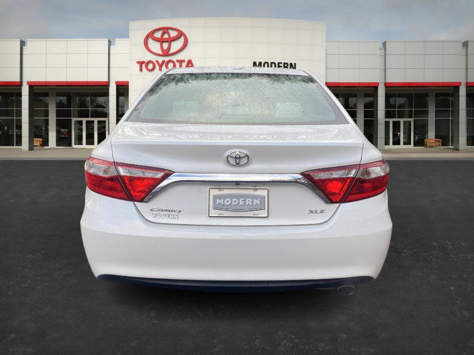 2017 Toyota Camry XLE photo 3