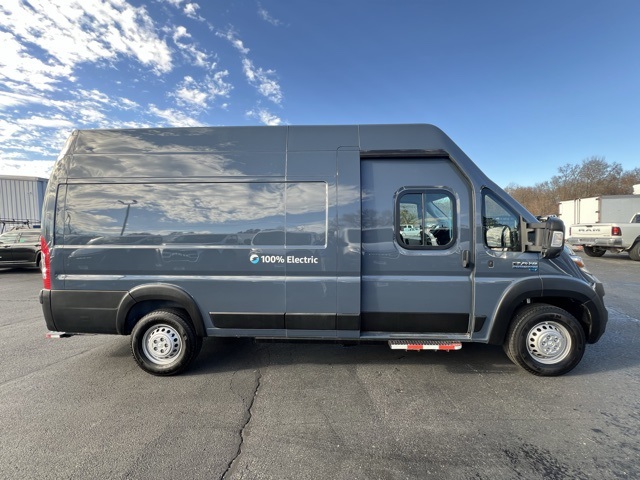 Used 2024 RAM ProMaster Cargo Van Base with VIN 3C6MRWAZ2RE131594 for sale in Freeport, IL