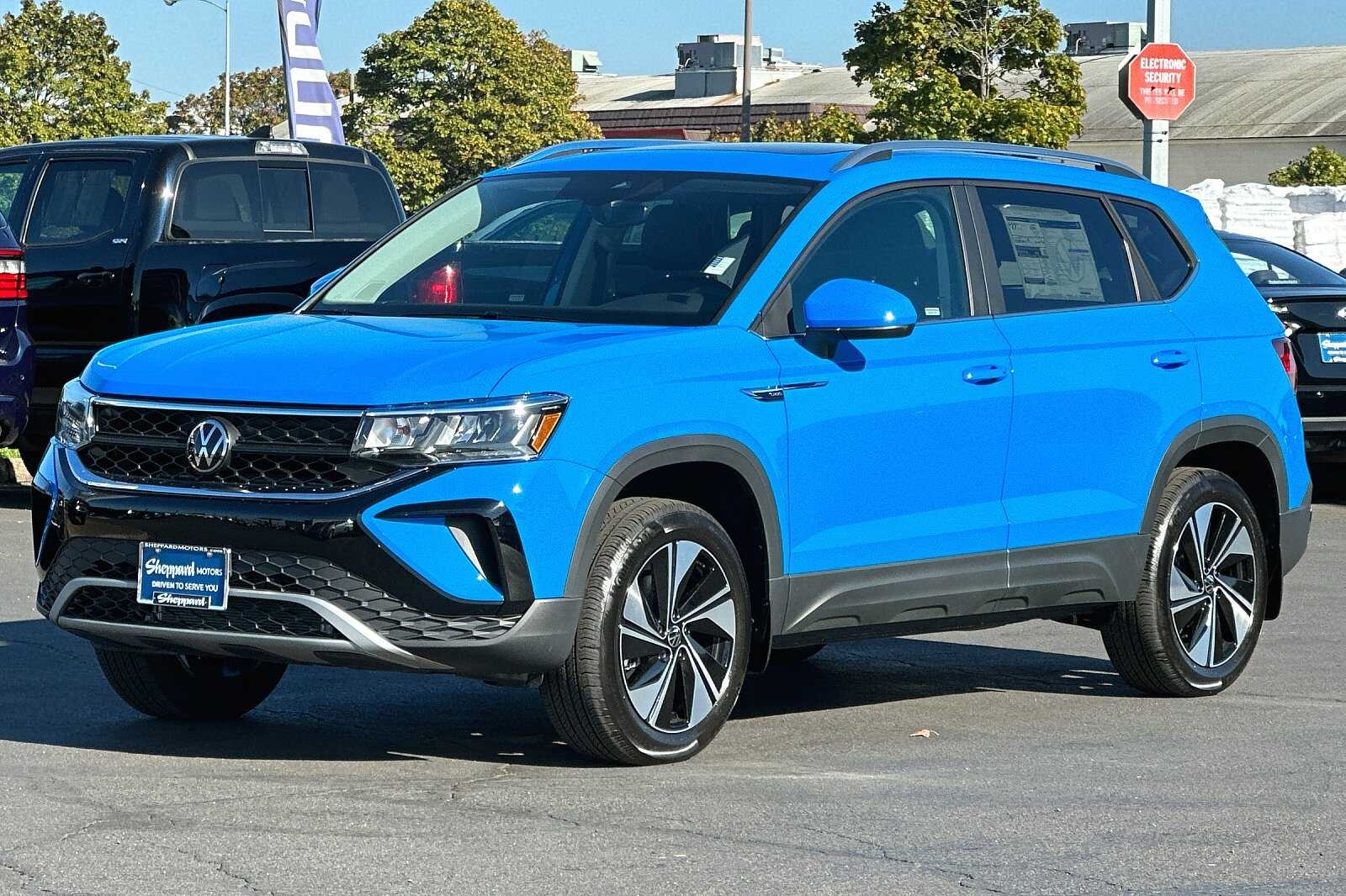 2024 Volkswagen Taos SE photo 8