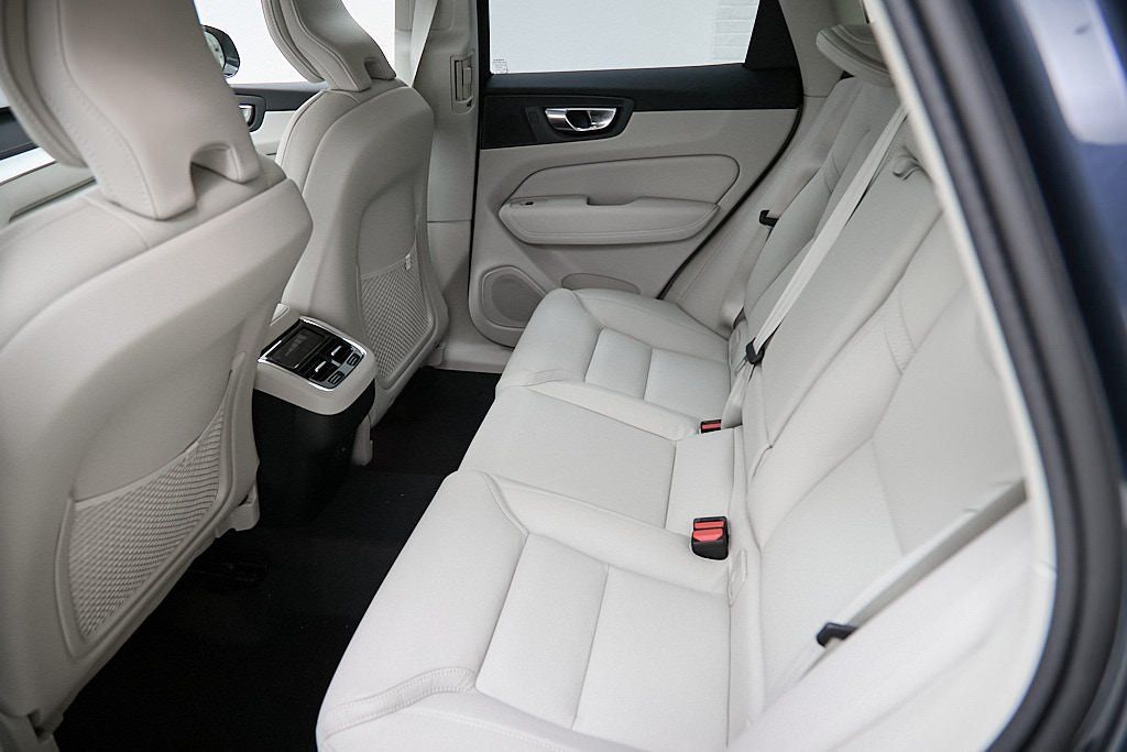 2026 VOLVO XC60 - Image 17