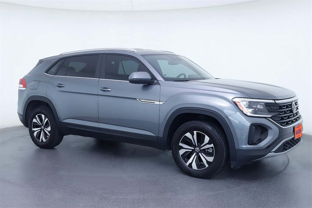 2024 Volkswagen Atlas Cross Sport SE's photo