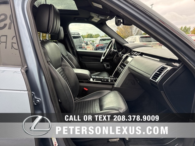2019 Land Rover Discovery HSE Luxury photo 12