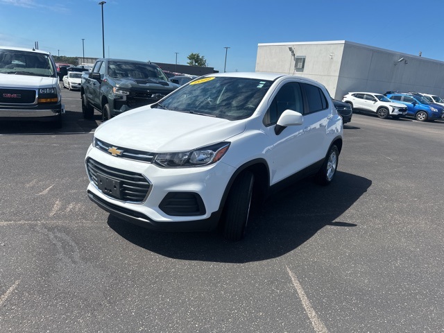 2022 Chevrolet Trax LS photo 3