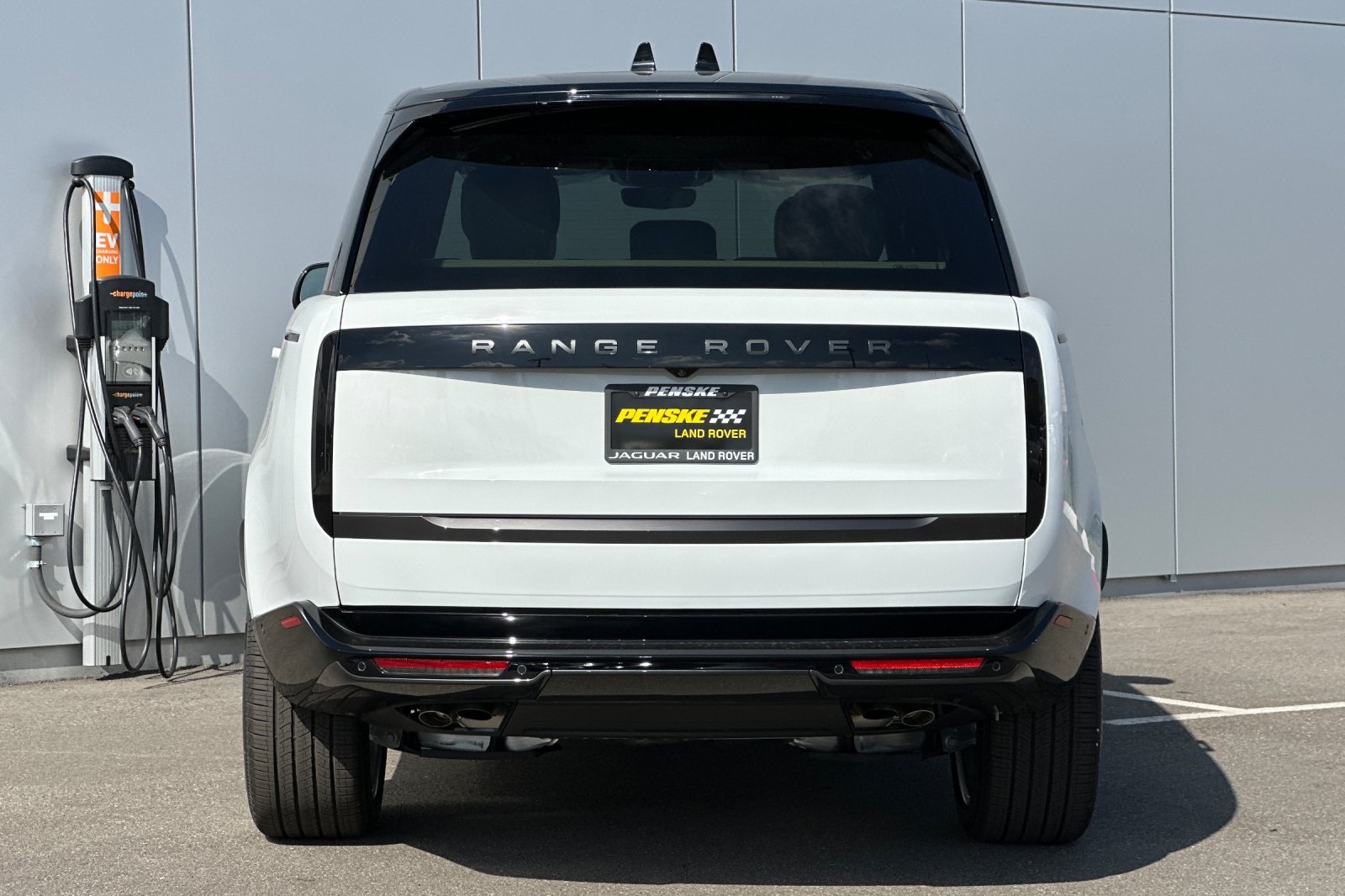 2025 Land Rover Range Rover SE photo 4