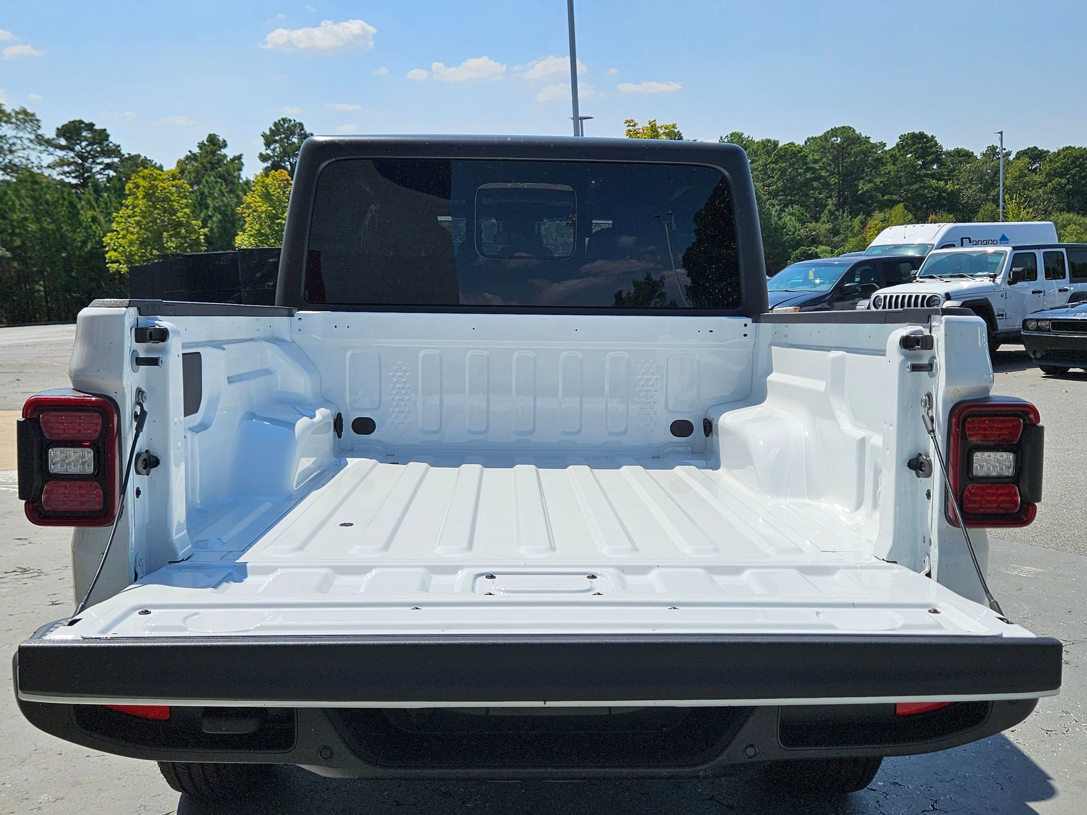 2025 Jeep Gladiator Sport S photo 26