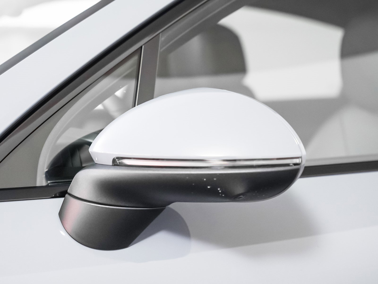 2025 Porsche Cayenne Coupe photo 26