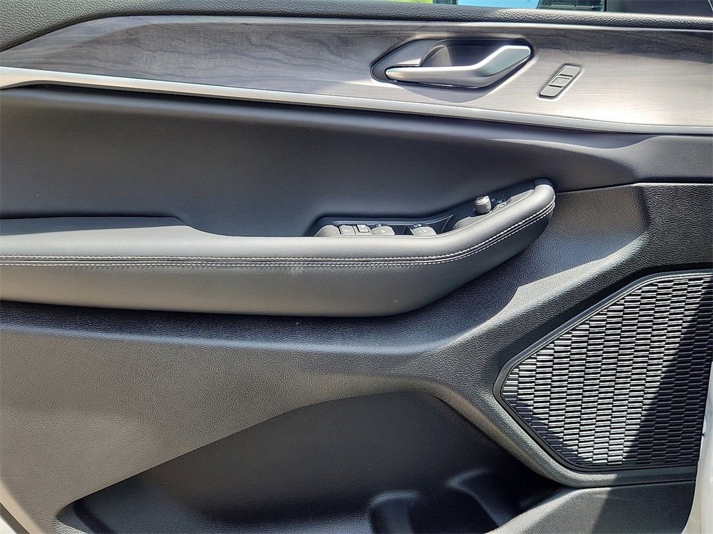 2025 Jeep Grand Cherokee Limited photo 4