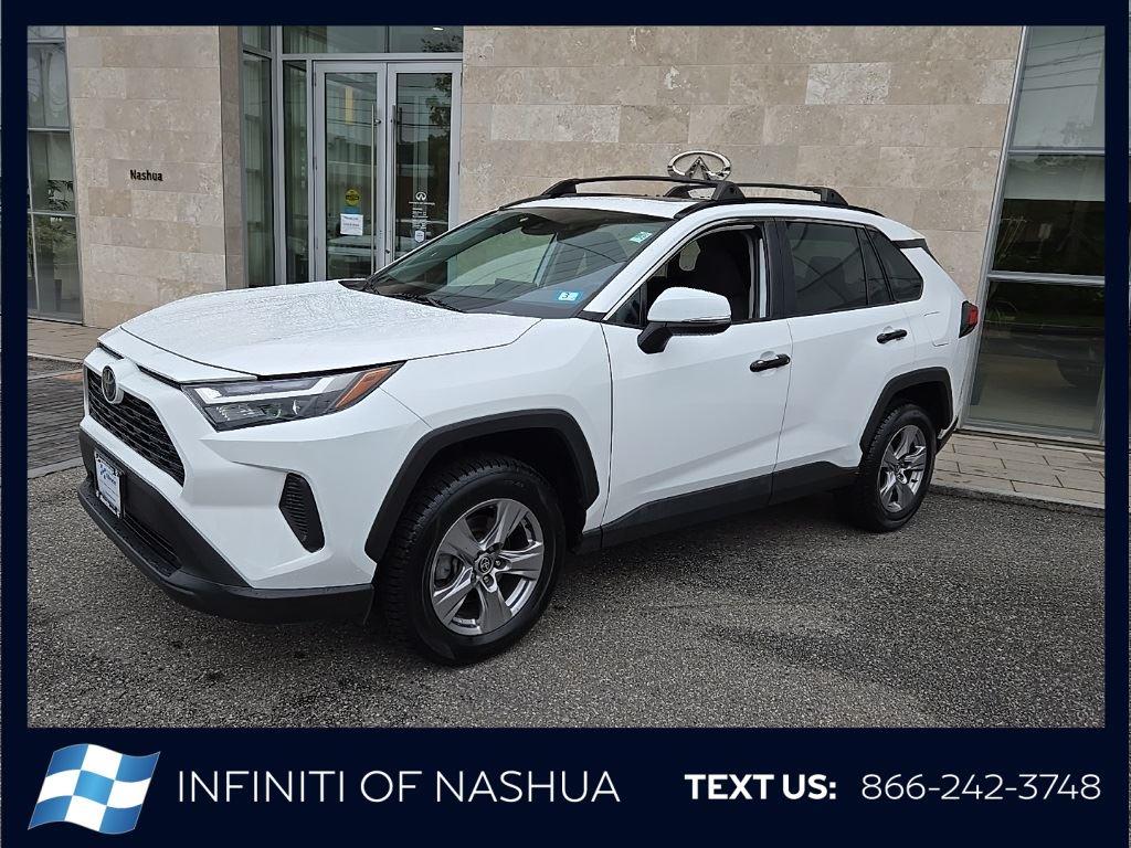 2022 Toyota RAV4 XLE photo 2