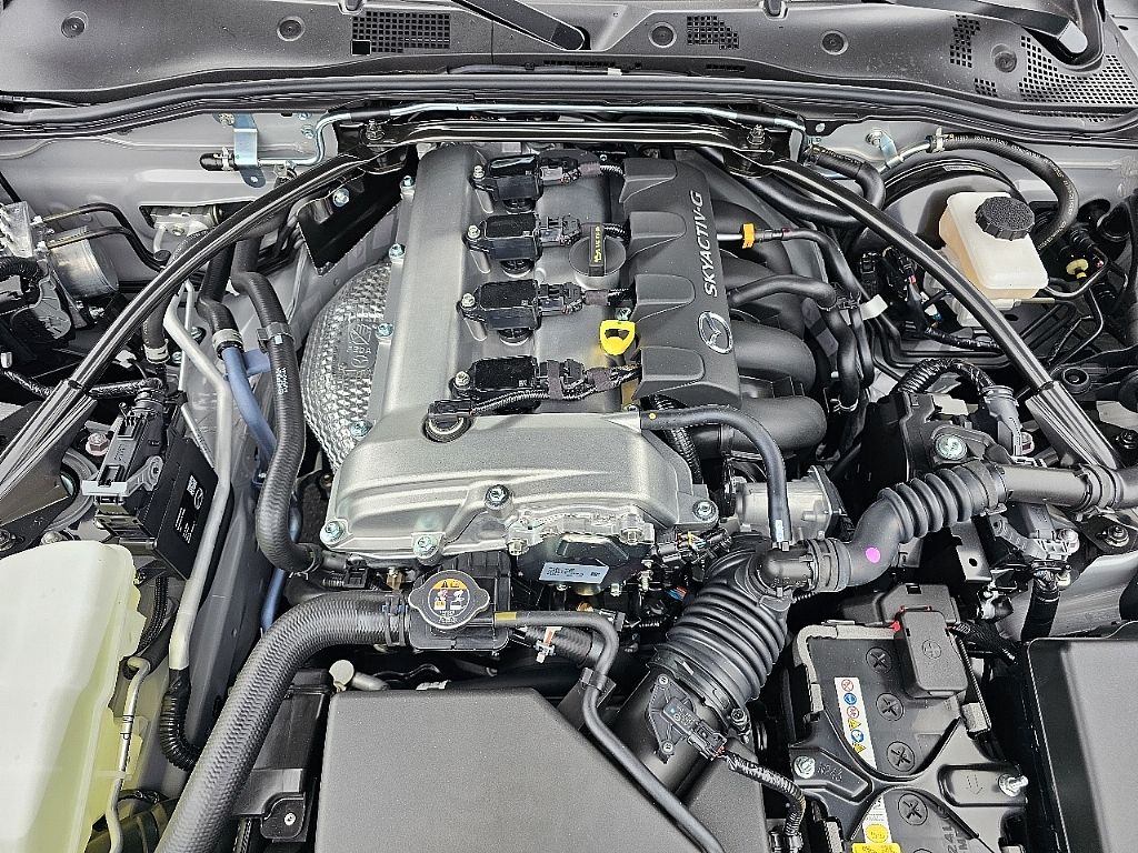 2025 Mazda MX-5 Miata Miata Grand Touring photo 8