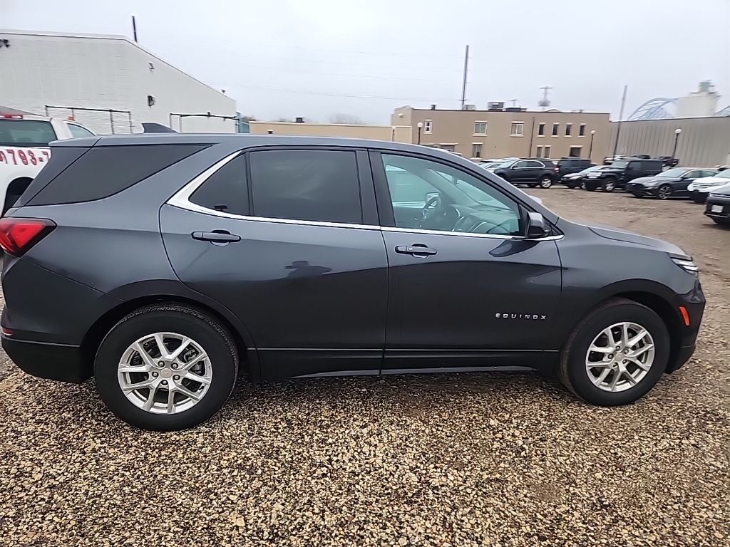 2023 Chevrolet Equinox LT photo 3