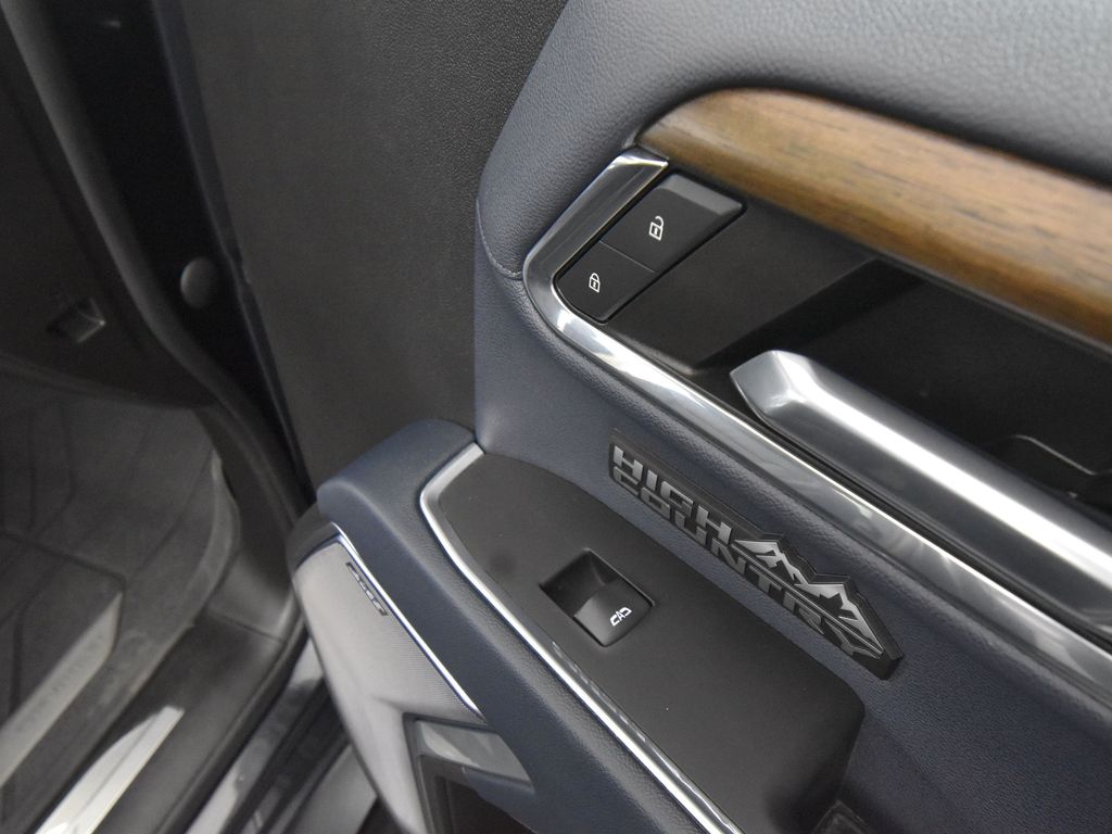 2024 Chevrolet Silverado 1500 High Country photo 39