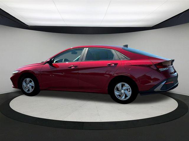 2025 Hyundai Elantra SE photo 4