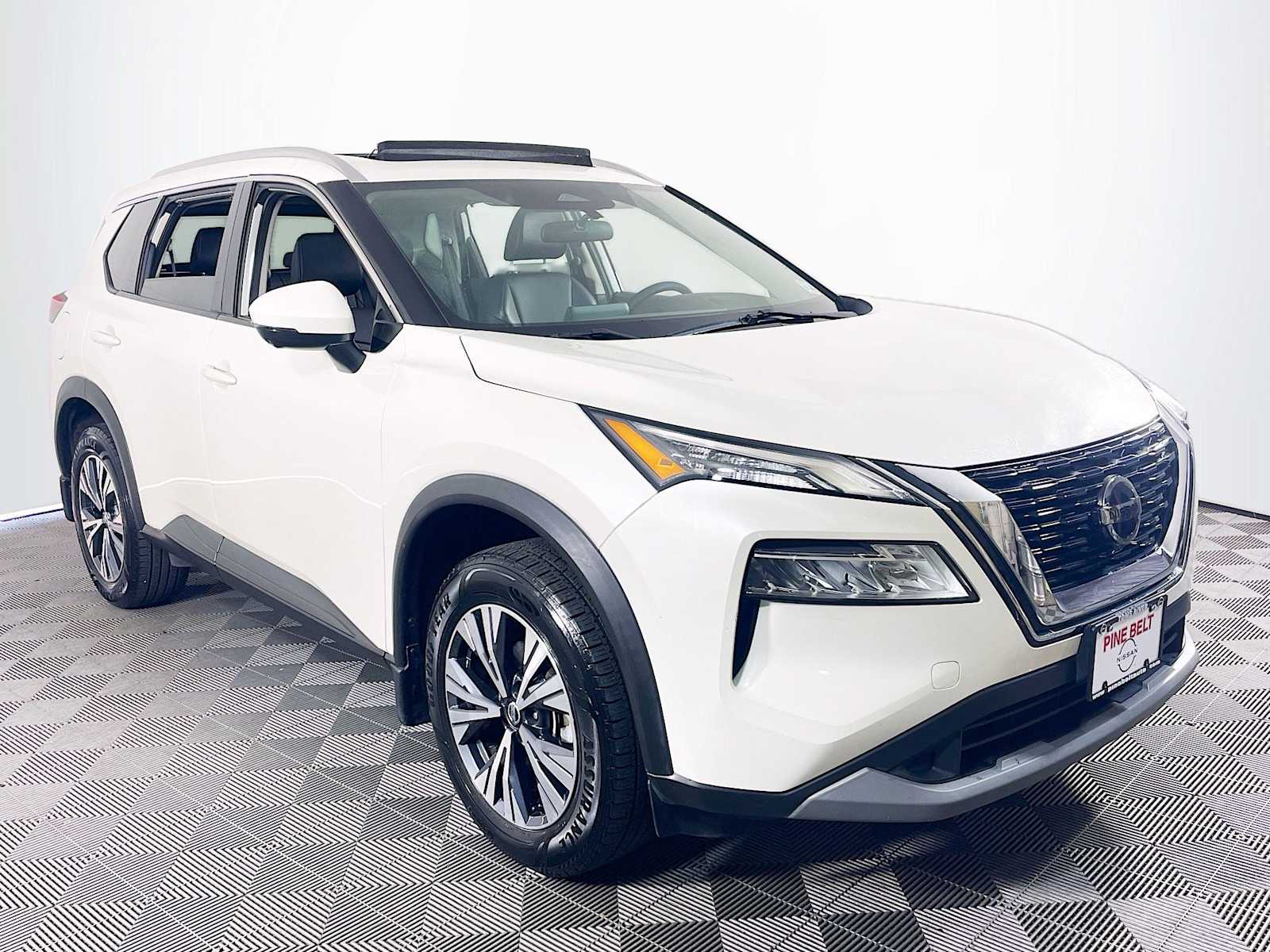2021 Nissan Rogue SV photo 2