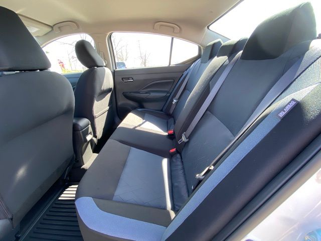 2025 Nissan Versa 1.6 SV photo 17