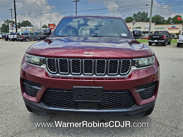 2025 Jeep Grand Cherokee Laredo X photo 2