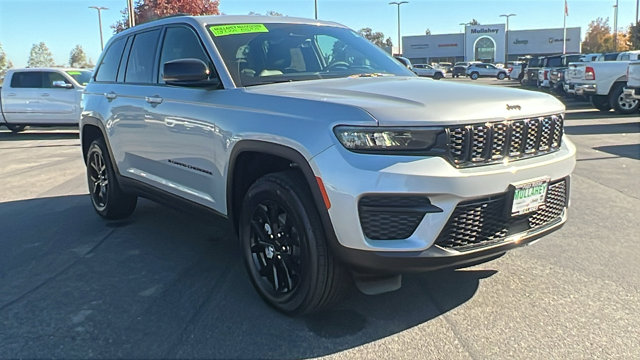 2025 Jeep Grand Cherokee Altitude's photo