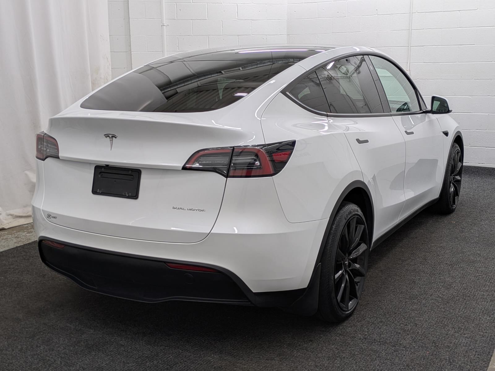 2023 Tesla Model Y Long Range photo 2