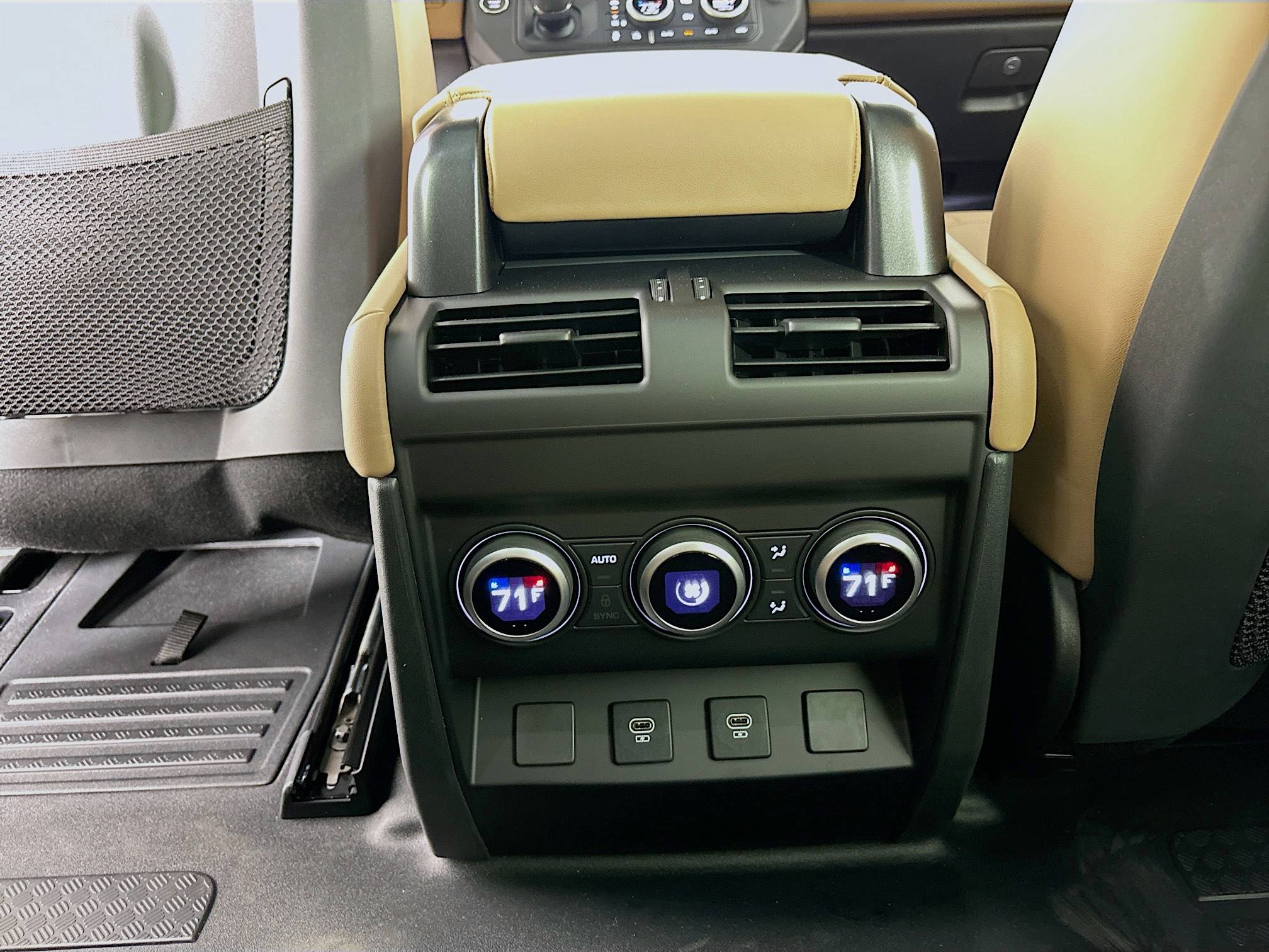 2025 Land Rover Defender 90 X-Dynamic SE photo 25