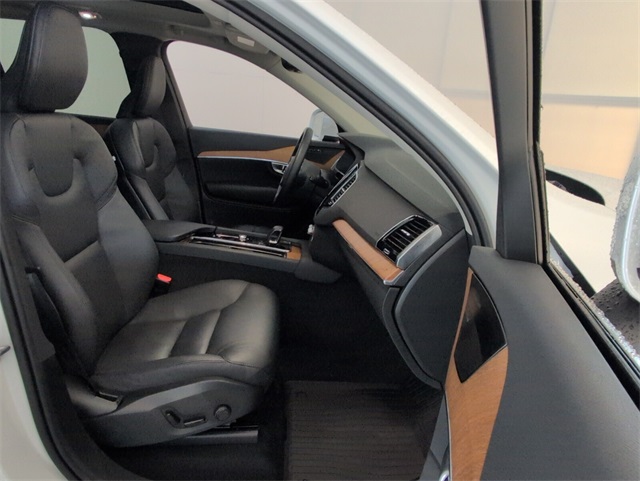 2024 Volvo XC90 Plus photo 16