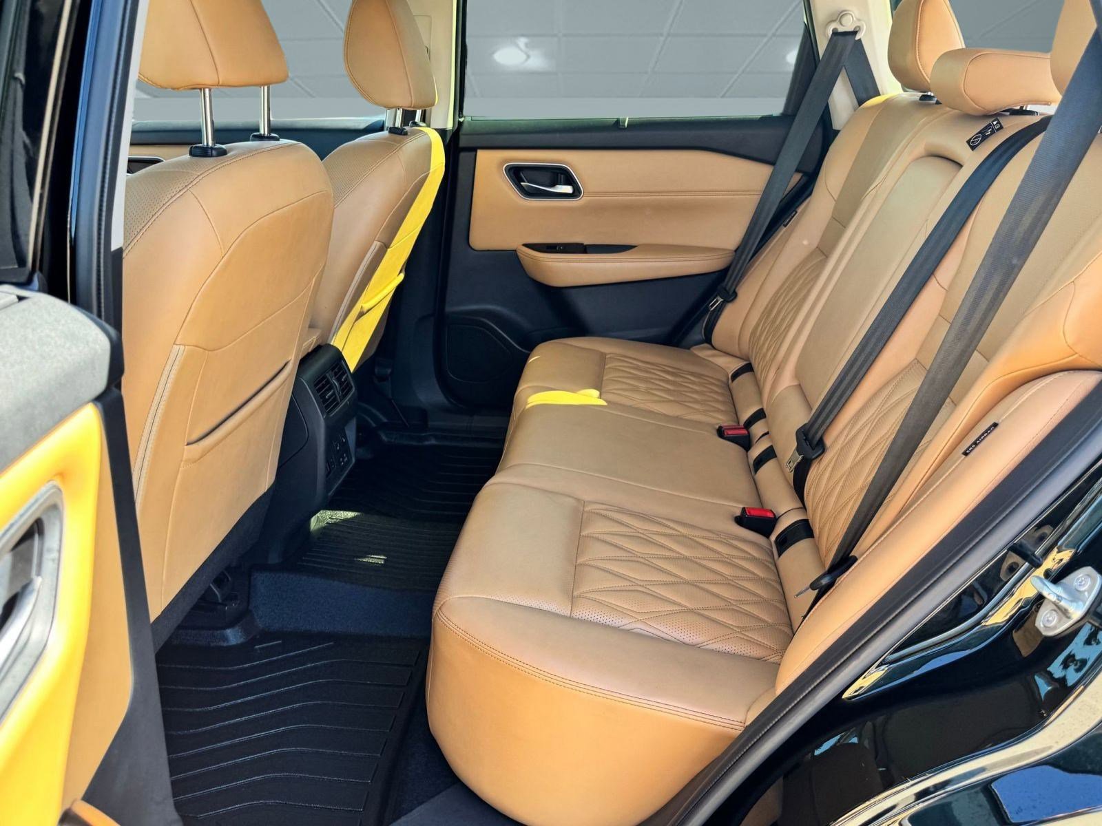 2023 Nissan Rogue Platinum photo 11