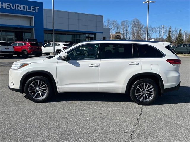 Used 2017 Toyota Highlander XLE with VIN 5TDJZRFH9HS431988 for sale in Arden, NC