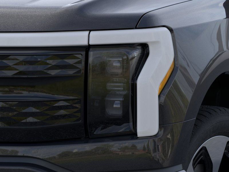 2025 Ford F-150 Lightning Platinum photo 19