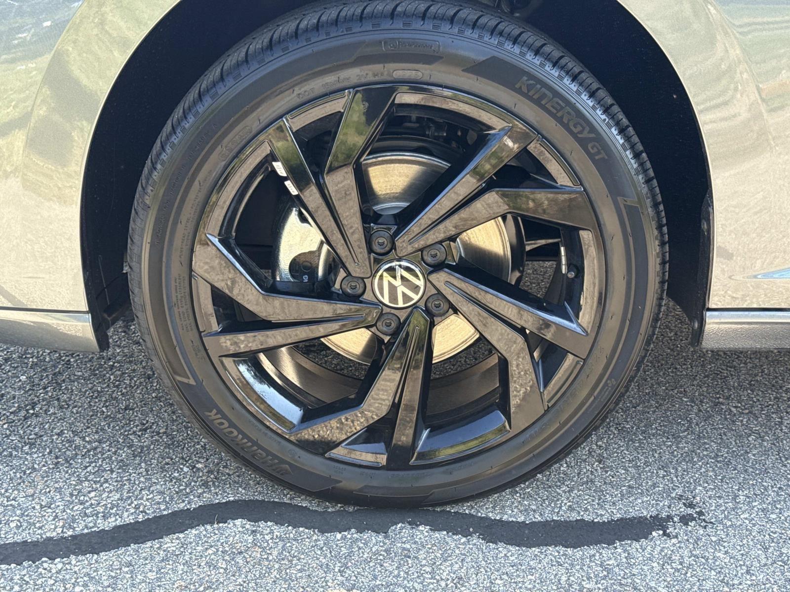 2025 Volkswagen Jetta SE photo 3