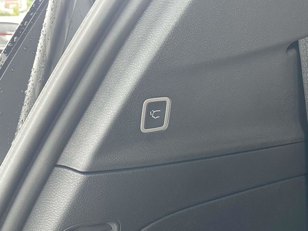 2026 Chrysler Pacifica Pinnacle photo 18