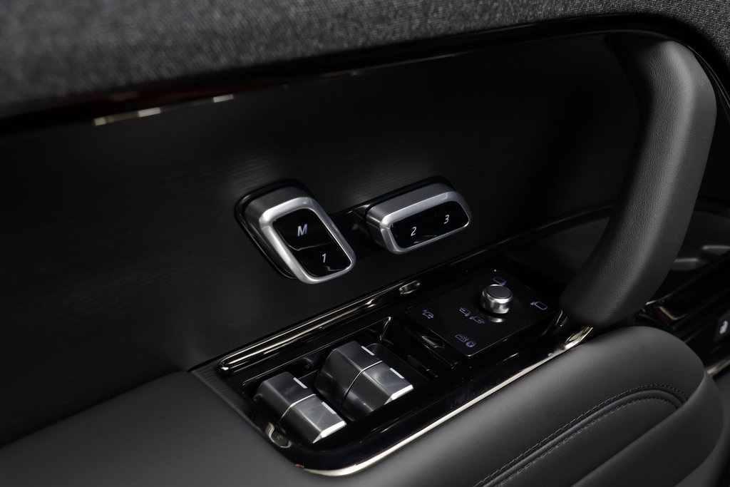 2025 Land Rover Range Rover Sport SE photo 4