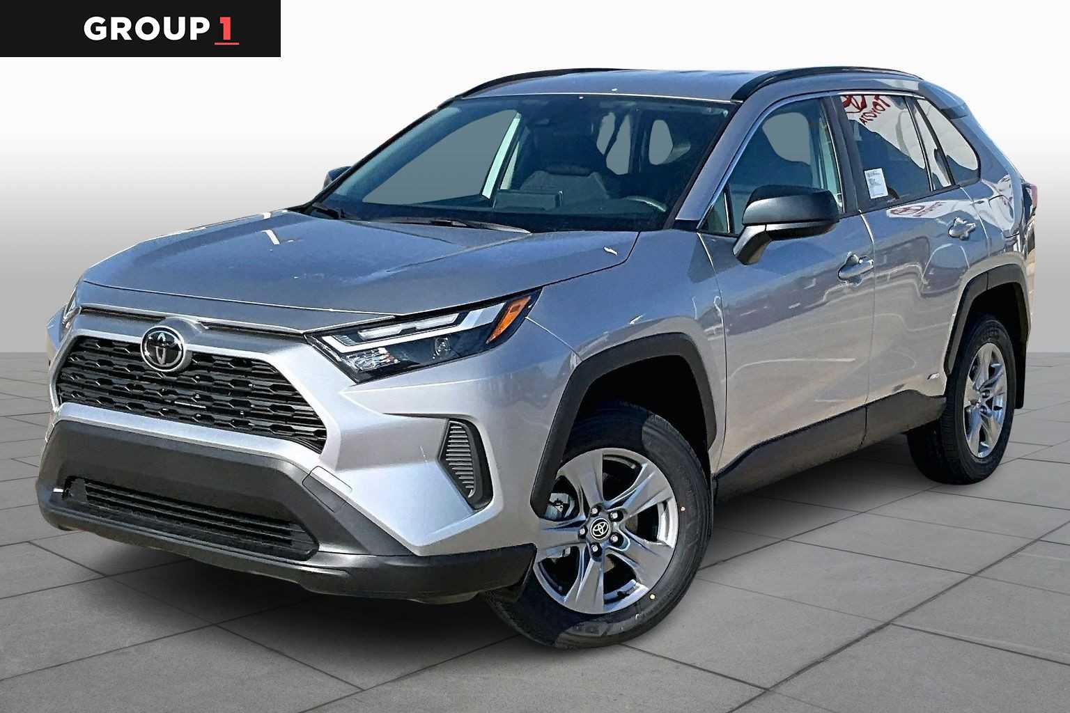 2025 Toyota RAV4 LE's photo