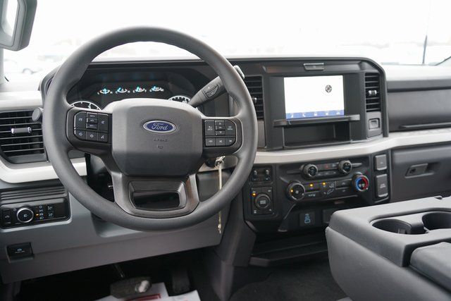 2025 FORD F-250 - Image 32