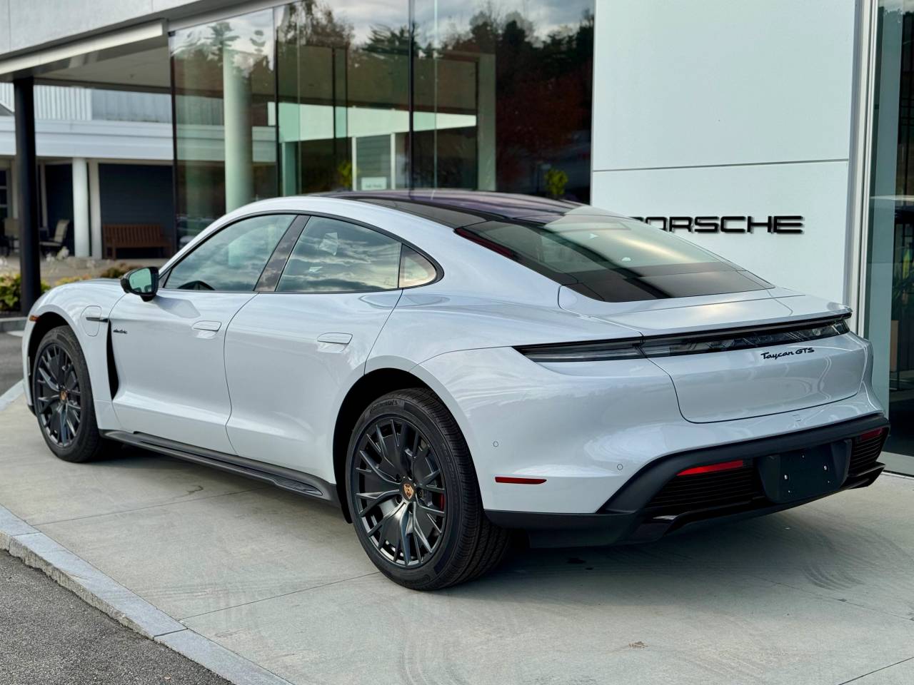 2026 Porsche Taycan GTS photo 3