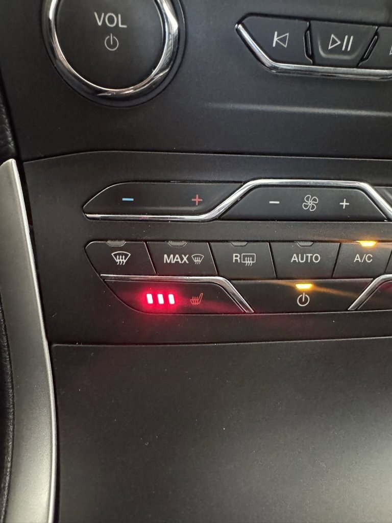 2020 Ford Edge SEL photo 6