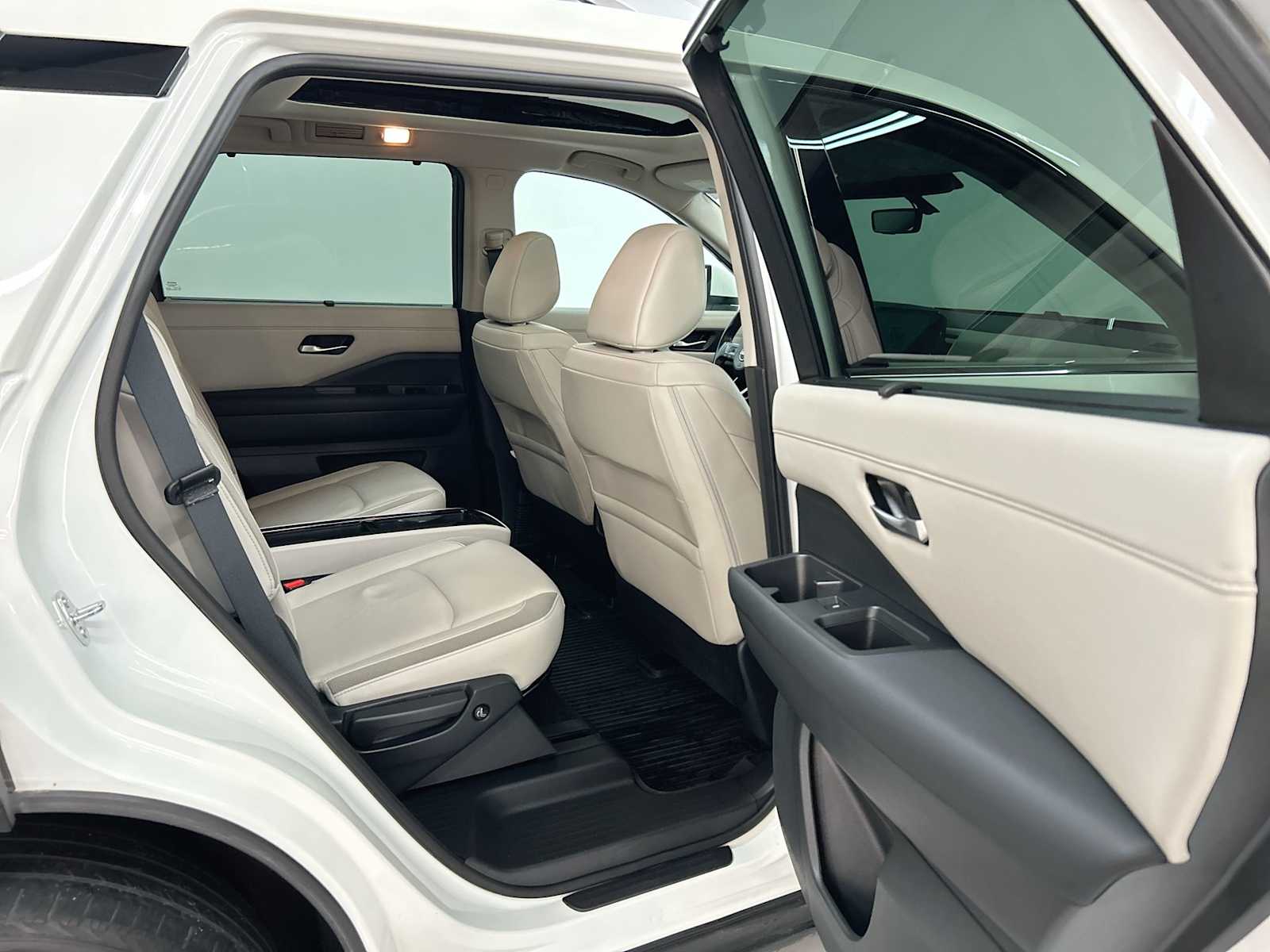 2024 Nissan Pathfinder SL photo 17