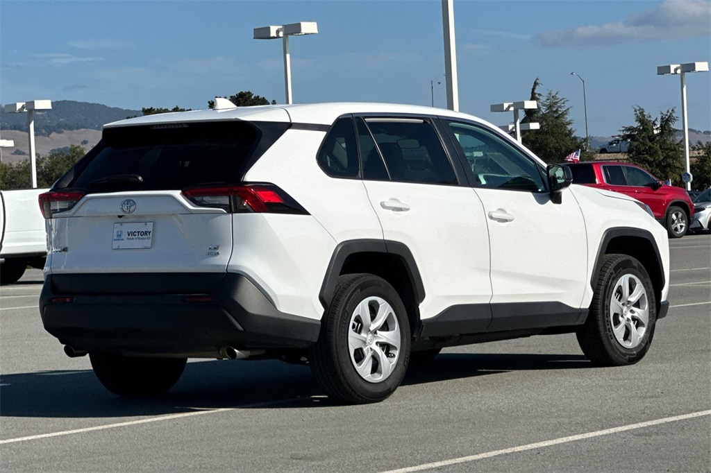 2024 Toyota RAV4 LE photo 2