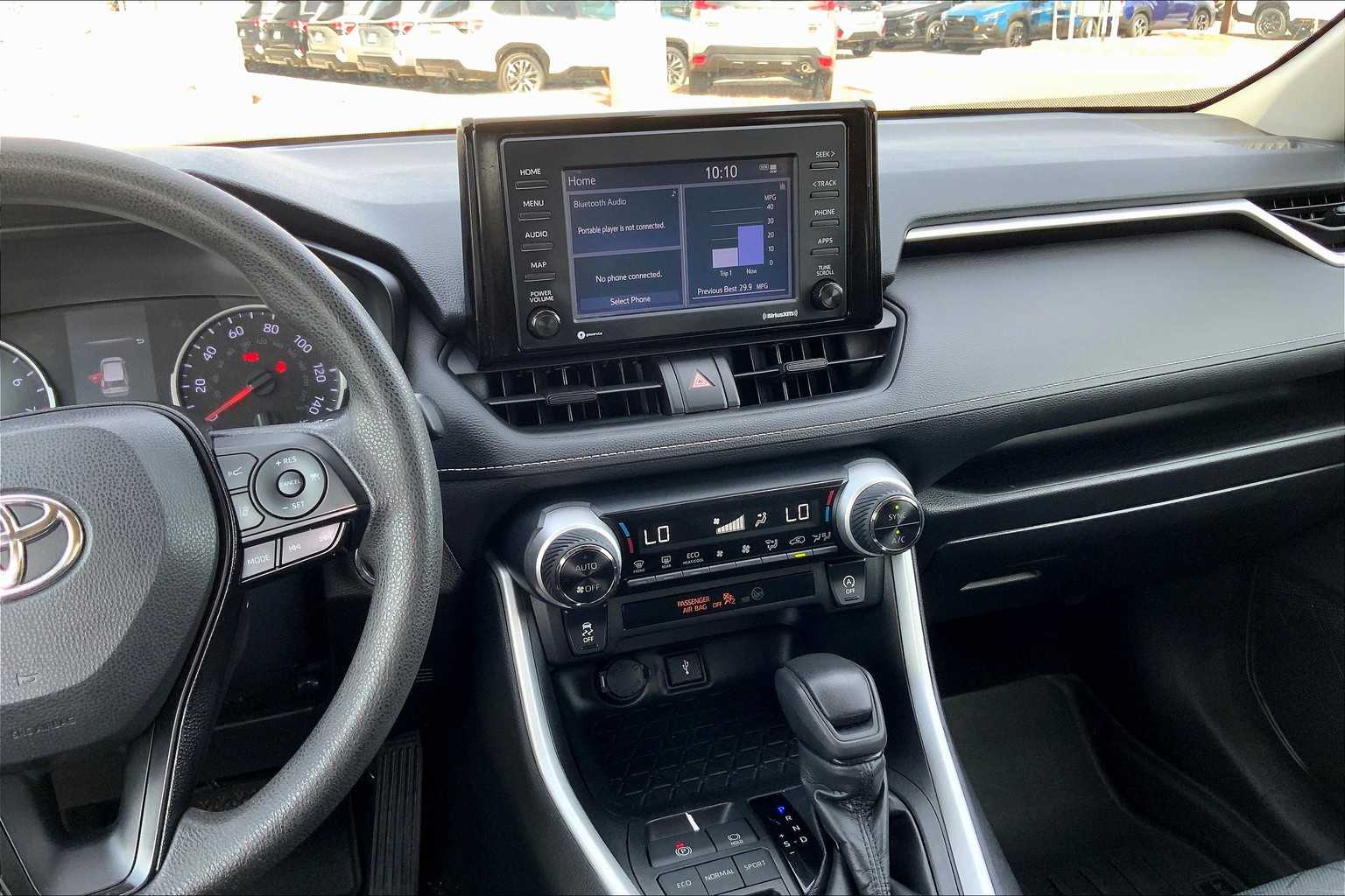2021 Toyota RAV4 XLE photo 6