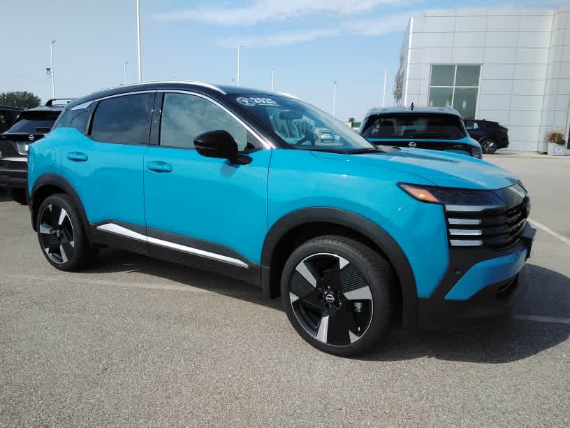 2025 Nissan Kicks SR AWD's photo